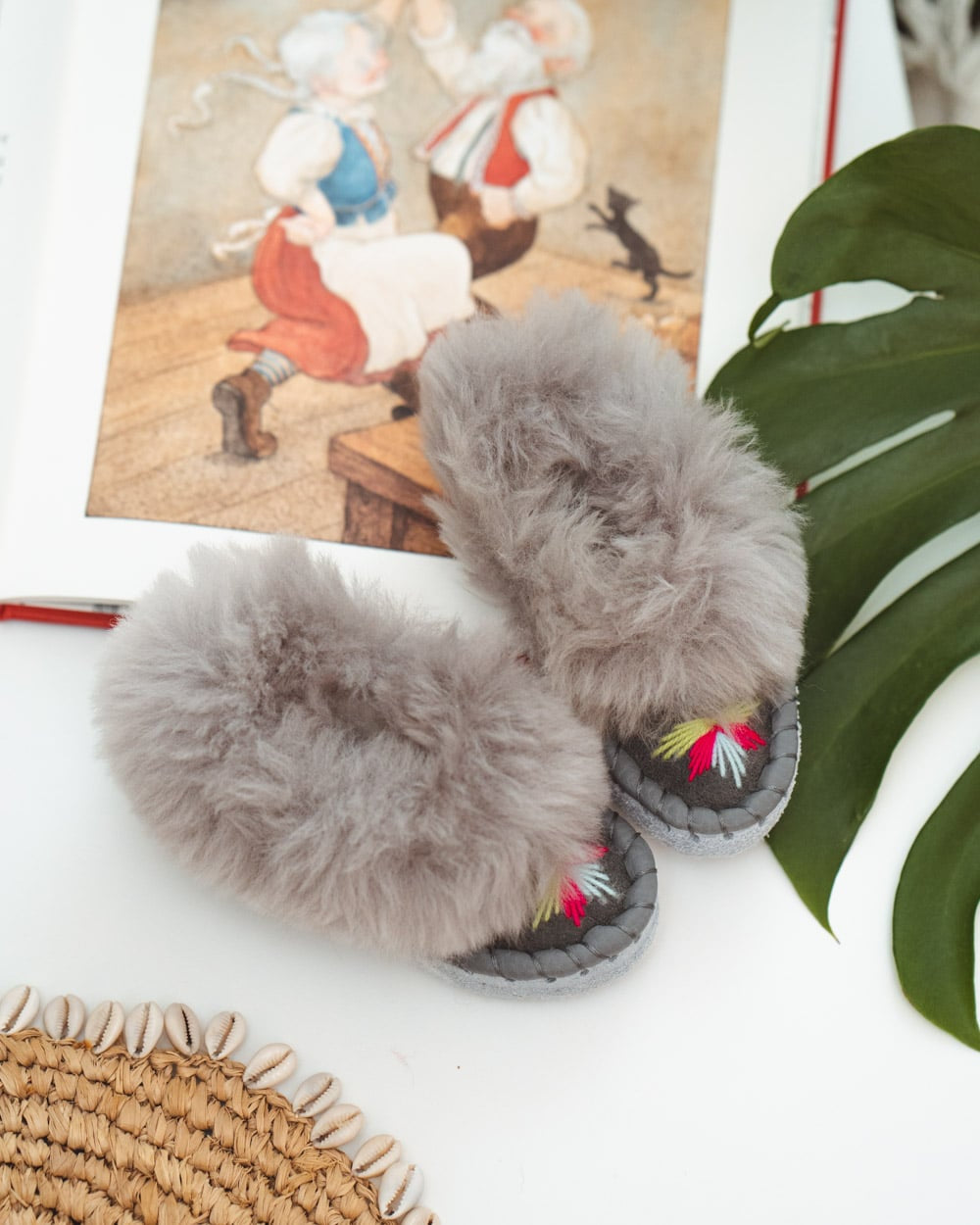 The light grey children's Sheepers
