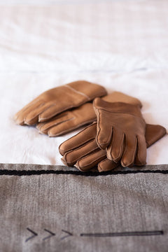 Beige sheepskin gloves